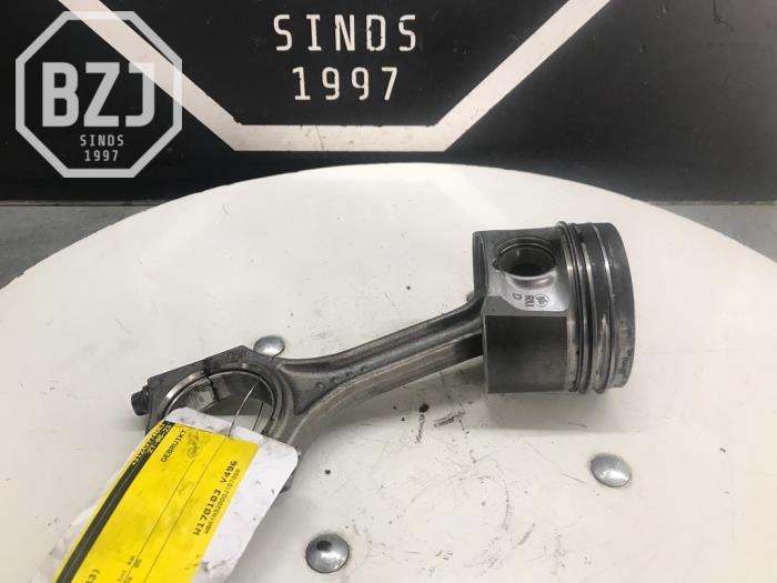 Usagé Piston BMW 1 serie (F21) 116d 1.6 16V Efficient Dynamics Prix sur demande proposé par BZJ b.v.