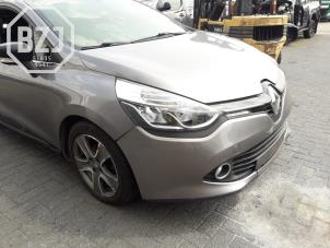 Used Front right bodywork corner Renault Clio IV Estate/Grandtour (7R) 1.5 Energy dCi 90 FAP Price on request offered by BZJ b.v.