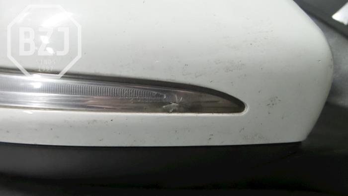 Retrovisor externo derecha de un Mercedes-Benz C Estate (S205)  2016