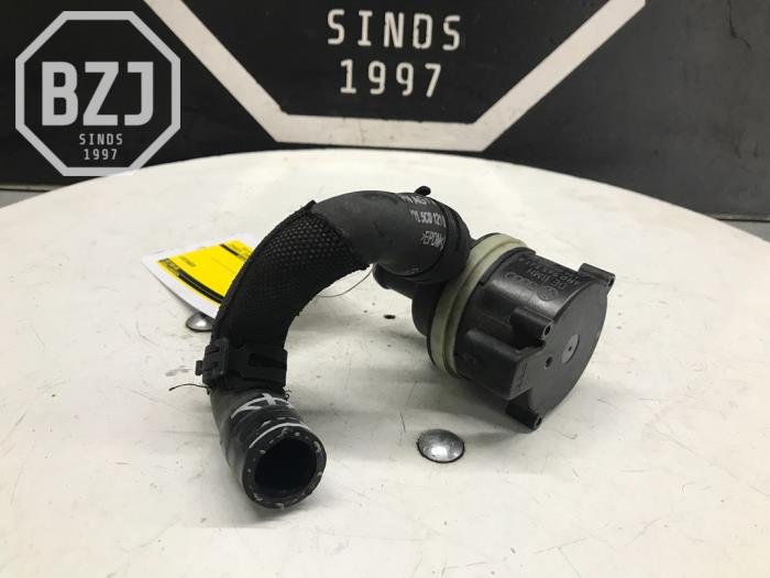 Begagnade Extra vattenpump Volkswagen Jetta IV (162/16A) 1.4 TSI Hybrid 16V Pris € 40,00 Marginaltabell erbjuds av BZJ b.v.