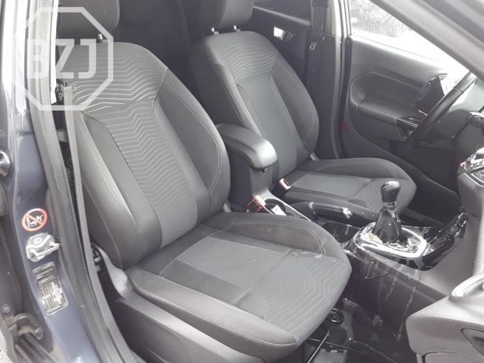 Intérieur complet d'un Ford Fiesta 6 (JA8) 1.6 TDCi 95 2015