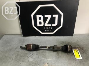 Used Front drive shaft, left Renault Clio IV Estate/Grandtour (7R) 1.5 Energy dCi 90 FAP Price on request offered by BZJ b.v.
