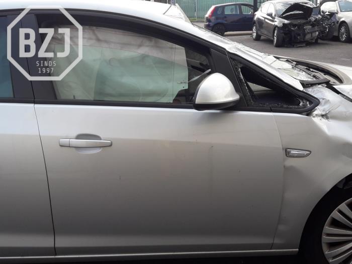 Front door 4-door, right from a Opel Astra J (PC6/PD6/PE6/PF6) 1.4 Turbo 16V 2015