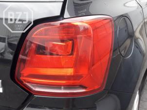 Gebrauchte Rücklicht rechts Volkswagen Polo V (6R) 1.2 TSI 16V BlueMotion Technology Preis auf Anfrage angeboten von BZJ b.v.