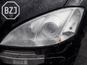 Używane Reflektor lewy Mercedes S (W221) 3.0 S-320 CDI 24V Cena € 350,00 Procedura marży oferowane przez BZJ b.v.