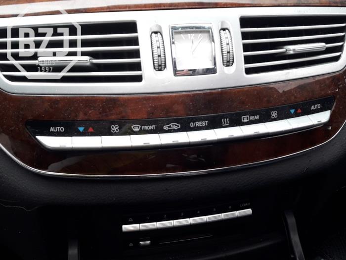 Używane Panel climatronic Mercedes S (W221) 3.0 S-320 CDI 24V Cena € 75,00 Procedura marży oferowane przez BZJ b.v.