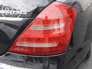 Usados Luz trasera derecha Mercedes S (W221) 3.0 S-320 CDI 24V Precio € 150,00 Norma de margen ofrecido por BZJ b.v.