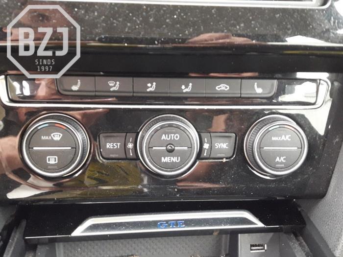 Panel Climatronic de un Volkswagen Passat Variant (3G5) 1.4 GTE 16V 2016
