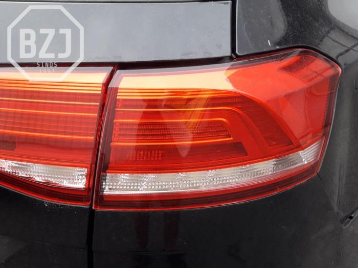Luz trasera derecha de un Volkswagen Passat Variant (3G5) 1.4 GTE 16V 2016