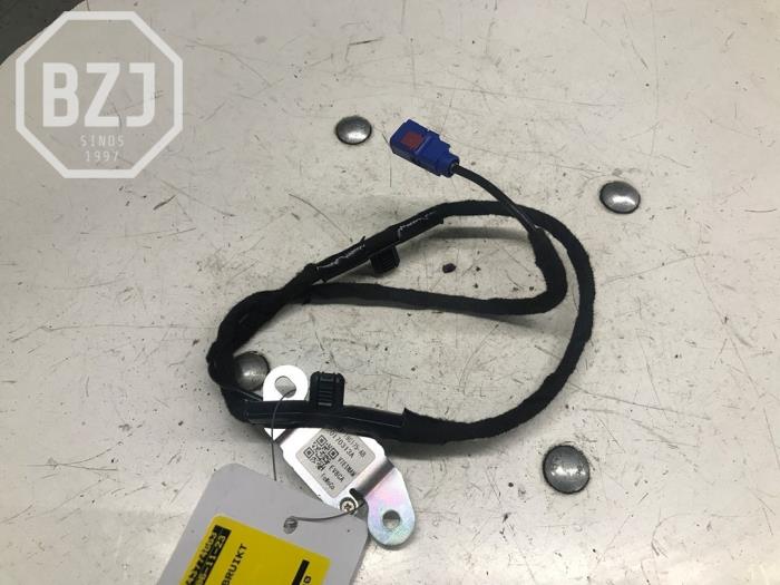 Używane Antena GPS Ford B-Max (JK8) 1.0 EcoBoost 12V 100 Cena na żądanie oferowane przez BZJ b.v.