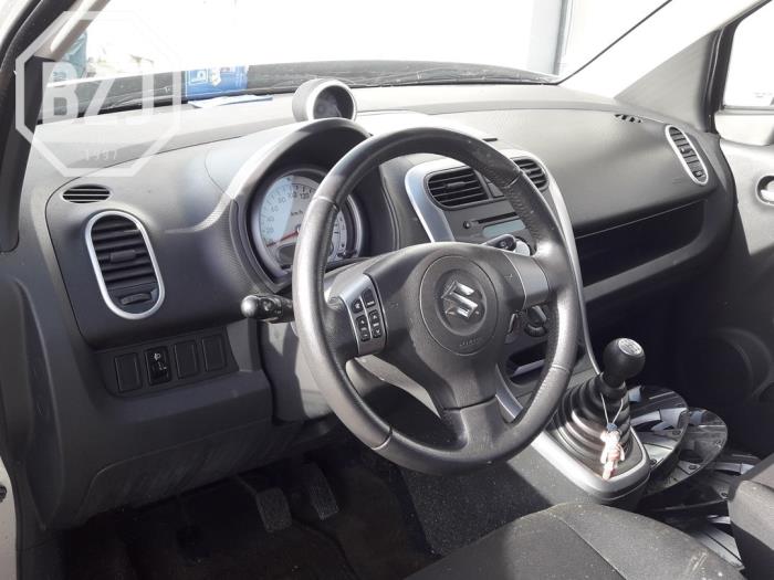 Używane Panel Suzuki Splash 1.0 12V Cena na żądanie oferowane przez BZJ b.v.