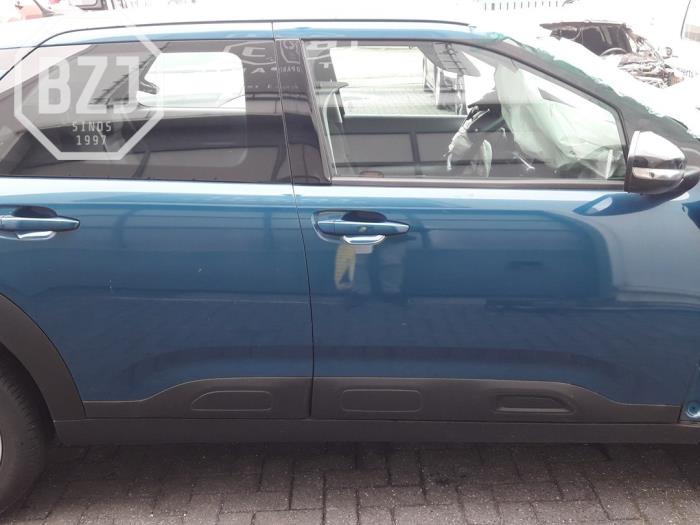 Style, middle right from a Citroën C4 Cactus (0B/0P) 1.2 PureTech 110 12V 2020