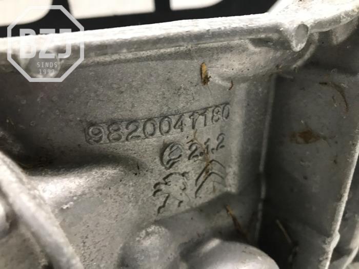 Wspornik pompy klimatyzacji z Toyota ProAce 2.0 D-4D 177 16V Worker 2020