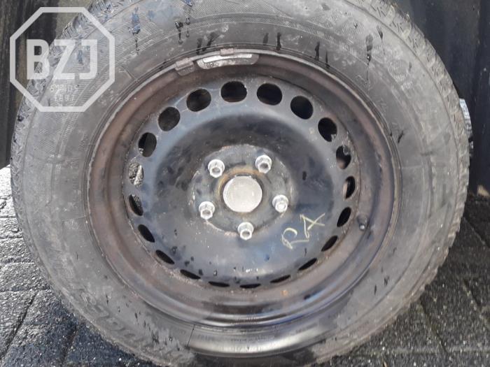 Set of wheels from a Volkswagen Caddy III (2KA,2KH,2CA,2CH) 1.6 TDI 16V 2015