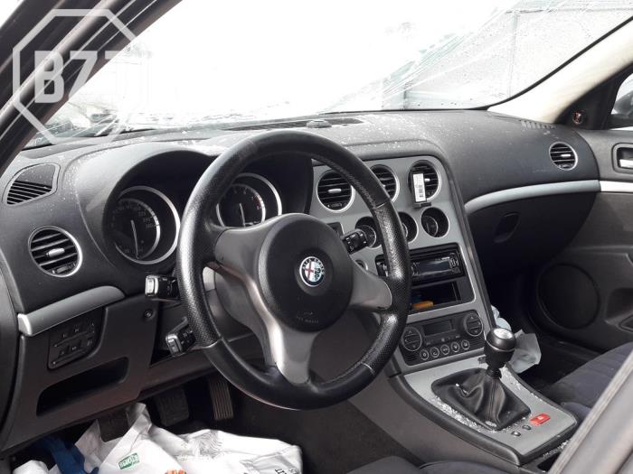 Używane Panel Alfa Romeo 159 Sportwagon (939BX) 1.8 MPI 16V Cena na żądanie oferowane przez BZJ b.v.