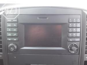 Gebrauchte Navigation Display Mercedes Vito Tourer (447.7) 2.2 114 CDI 16V Preis auf Anfrage angeboten von BZJ b.v.