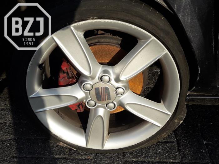 Set of sports wheels from a Seat Leon (1P1) 1.4 TSI 16V 2008