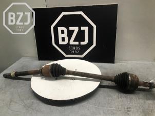 Used Front drive shaft, right Renault Master IV (MA/MB/MC/MD/MH/MF/MG/MH) 2.3 dCi 135 16V FWD Price on request offered by BZJ b.v.