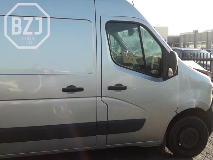 Style, middle right from a Renault Master IV (MA/MB/MC/MD/MH/MF/MG/MH) 2.3 dCi 135 16V FWD 2015
