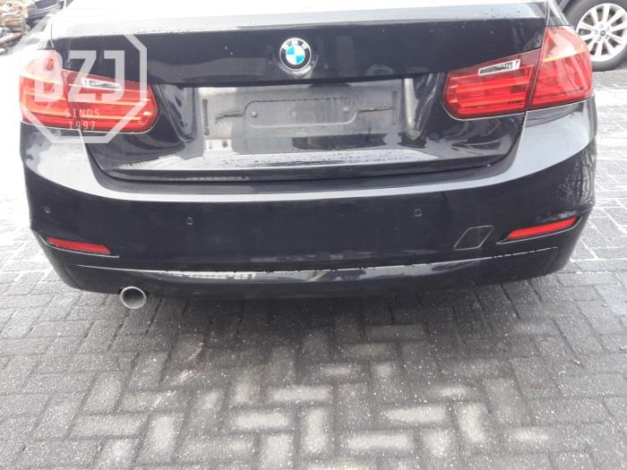 Pare choc arrière d'un BMW 3 serie (F30) 320d 2.0 16V EfficientDynamicsEdition 2013