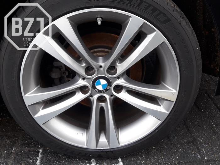 Wheel from a BMW 3 serie (F30) 320d 2.0 16V EfficientDynamicsEdition 2013