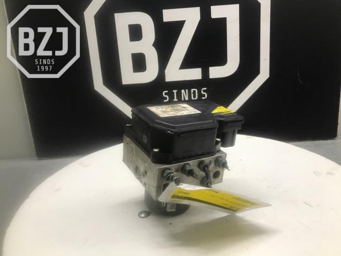 Begagnade ABS-pump Mini Mini Open (R57) 1.6 16V Cooper S Pris på förfrågan erbjuds av BZJ b.v.