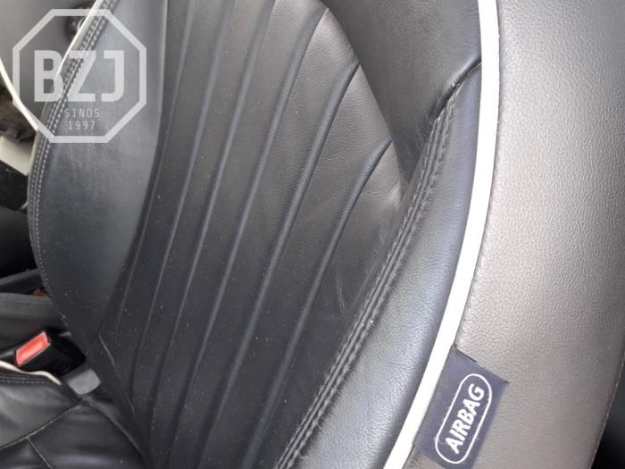Seat, left from a MINI Clubman (R55) 1.6 16V Cooper S 2011