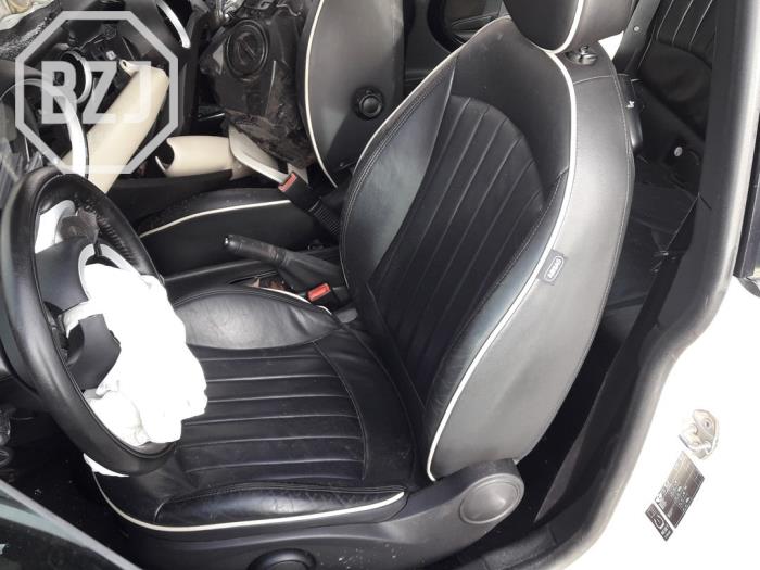 Seat, left from a MINI Clubman (R55) 1.6 16V Cooper S 2011