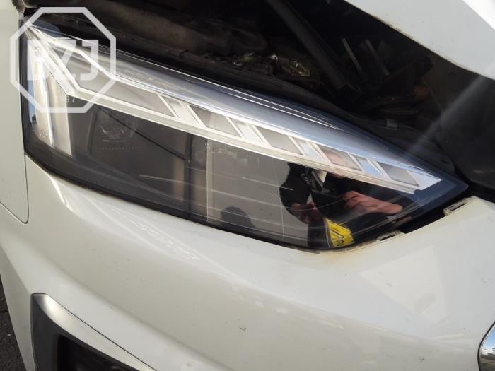 Używane Reflektor prawy Audi A5 Cabrio (F57/F5E) 2.0 40 TFSI Mild Hybrid 16V Cena € 1.000,00 Procedura marży oferowane przez BZJ b.v.