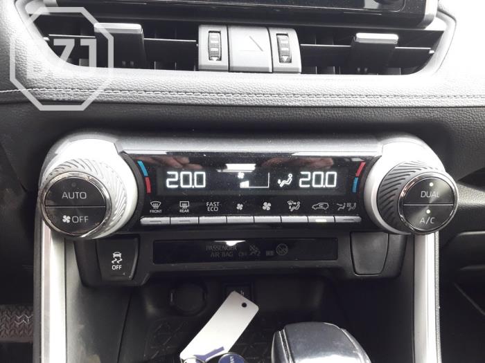 Panel climatronic z Toyota RAV4 (A5) 2.5 Hybrid 16V 2019