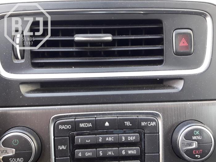 Radio CD Spieler van een Volvo V60 I (FW/GW) 1.6 DRIVe 2014