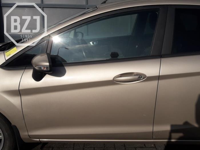 Drzwi lewe przednie wersja 4-drzwiowa z Ford Fiesta 6 (JA8) 1.0 EcoBoost 12V 125 2016