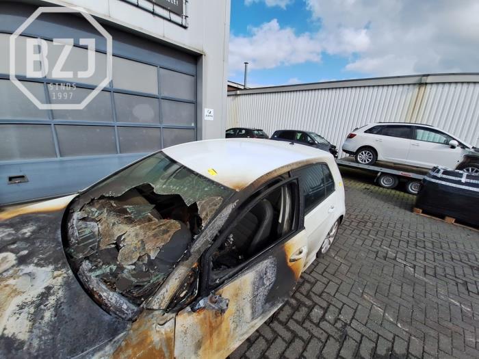 Używane Dach Volkswagen Golf VII (AUA) 1.6 TDI BlueMotion 16V Cena na żądanie oferowane przez BZJ b.v.