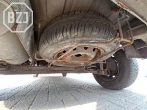 Usagé Treuil de roue de secours Dacia Logan MCV (KS) 1.6 16V Prix sur demande proposé par BZJ b.v.