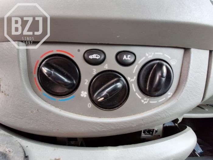 Heater control panel from a Vauxhall Vivaro A 2.0 CDTI 2010