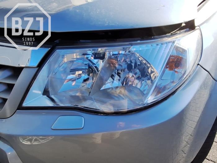 Headlight, left from a Subaru Forester (SH) 2.0 16V 2013