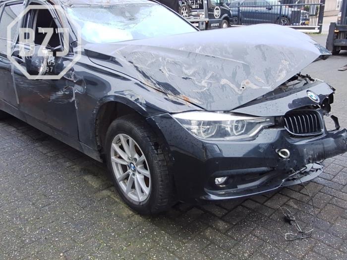 Front right bodywork corner from a BMW 3 serie Touring (F31) 318d 2.0 16V 2019