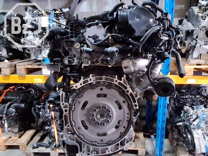 Motor van een Volvo XC90 II 2.0 B5 16V Mild Hybrid AWD 2022