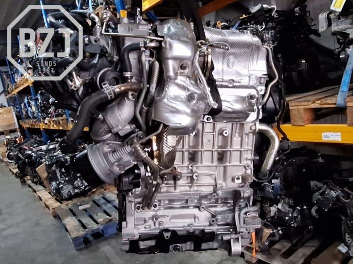 Motor van een Volvo XC90 II 2.0 B5 16V Mild Hybrid AWD 2022