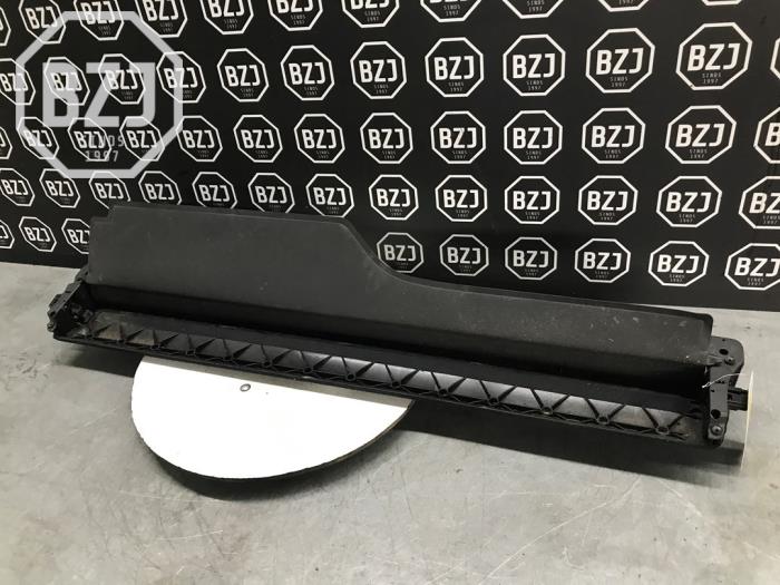 Luggage compartment cover from a Land Rover Discovery III (LAA/TAA) 2.7 TD V6 2009
