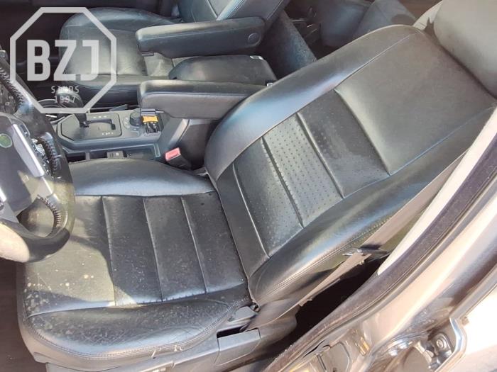 Seat, left from a Land Rover Discovery III (LAA/TAA) 2.7 TD V6 2009