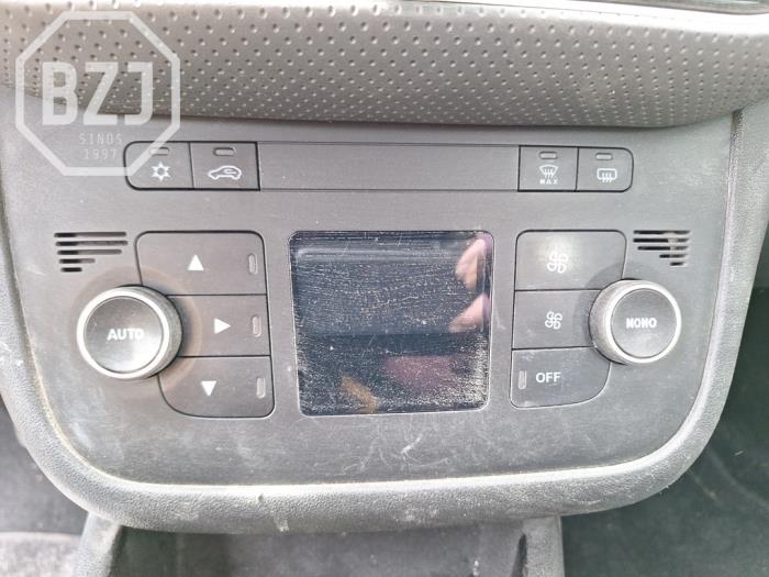 Używane Panel climatronic Fiat Punto Evo (199) 1.3 JTD Multijet 85 16V Euro 5 Cena na żądanie oferowane przez BZJ b.v.