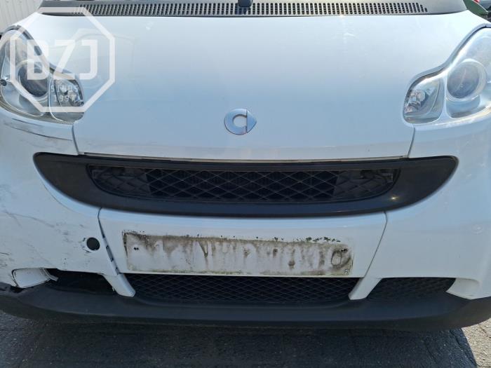Używane Grill Smart Fortwo Coupé (451.3) 1.0 45 KW Cena na żądanie oferowane przez BZJ b.v.