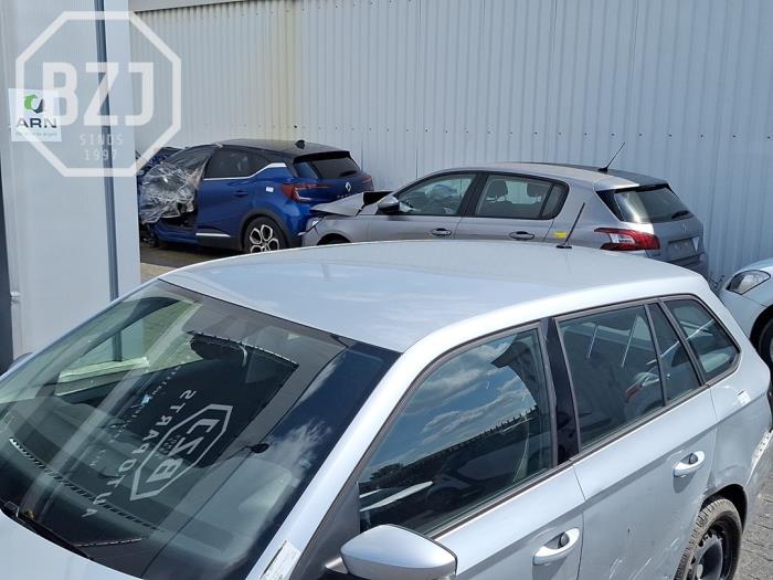 Używane Dach Skoda Fabia III Combi (NJ5) 1.0 TSI 12V Cena na żądanie oferowane przez BZJ b.v.
