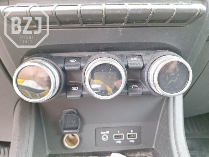 Używane Panel climatronic Renault Captur II (RJB) 1.6 E-Tech 145 Cena na żądanie oferowane przez BZJ b.v.