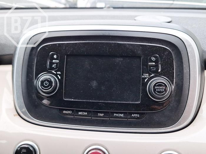 Używane Radio Fiat 500X (334) 1.6 D 16V Multijet II Cena na żądanie oferowane przez BZJ b.v.