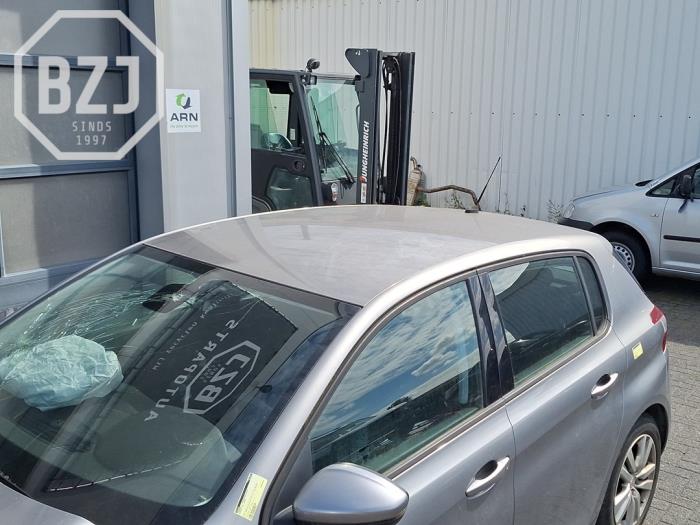 Używane Dach Peugeot 308 (L3/L8/LB/LH/LP) 1.2 12V VTi PureTech 82 Cena na żądanie oferowane przez BZJ b.v.