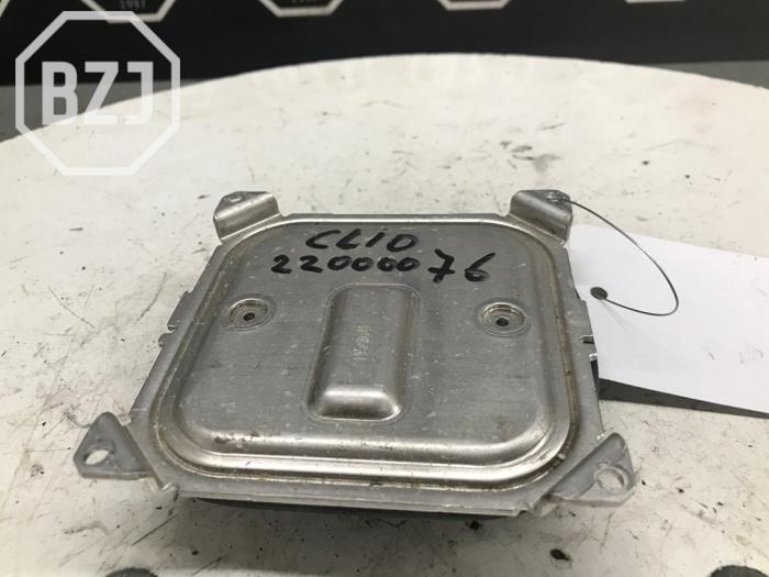 Voltage converter module