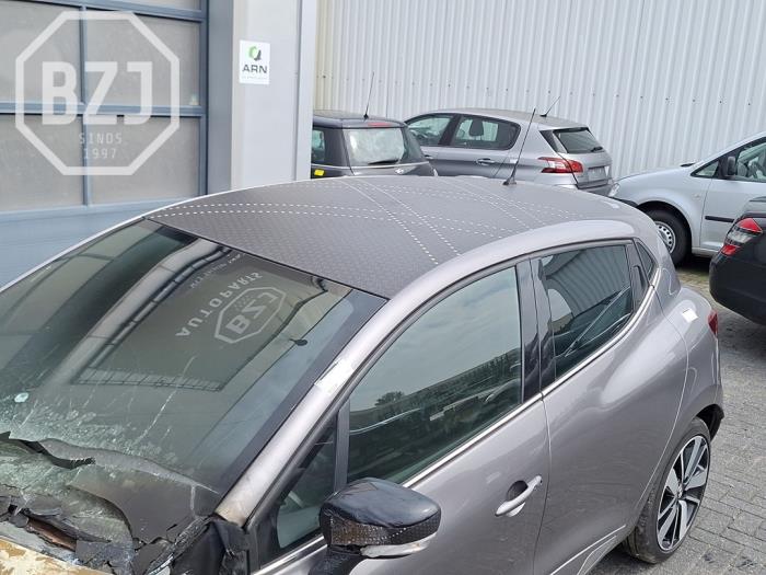 Używane Dach Renault Clio IV (5R) 1.2 TCE 16V GT EDC Cena na żądanie oferowane przez BZJ b.v.