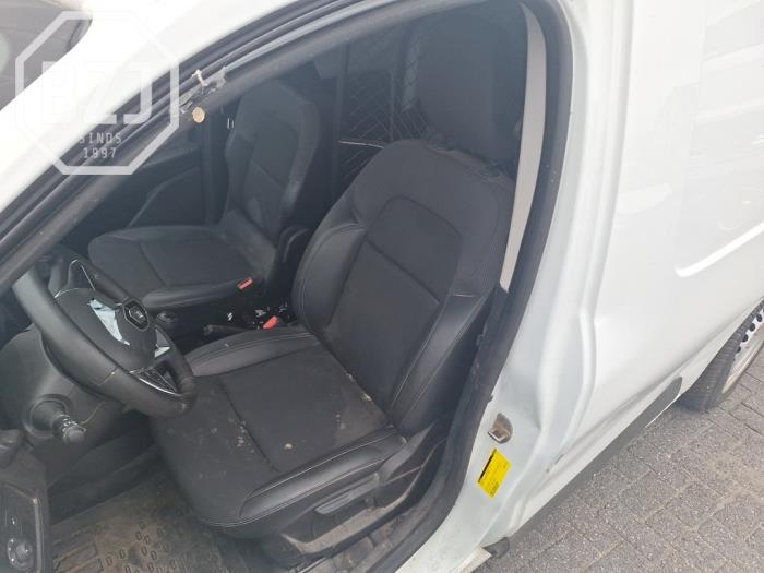 Używane Fotel lewy Renault Express 1.5 dCi 95 Cena na żądanie oferowane przez BZJ b.v.